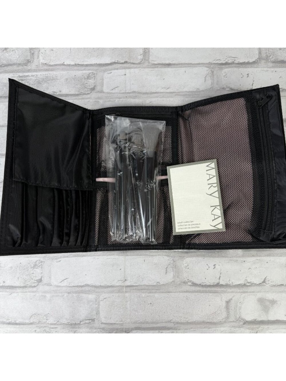 MARY KAY Essential Brush Collection 5 Makeup Brushes W/ Zip-Up Case- NEW